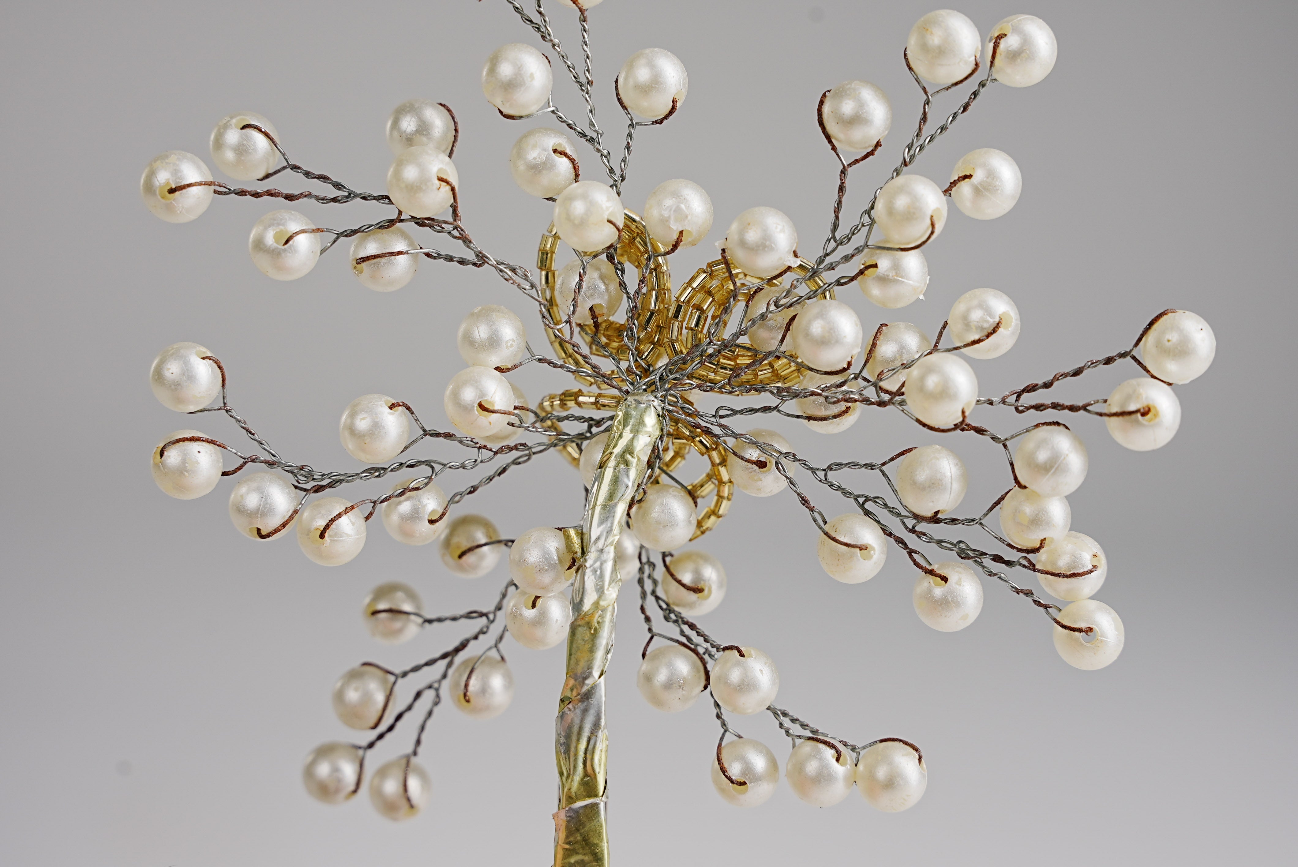 Elegant Gold Pearl Tree Clips